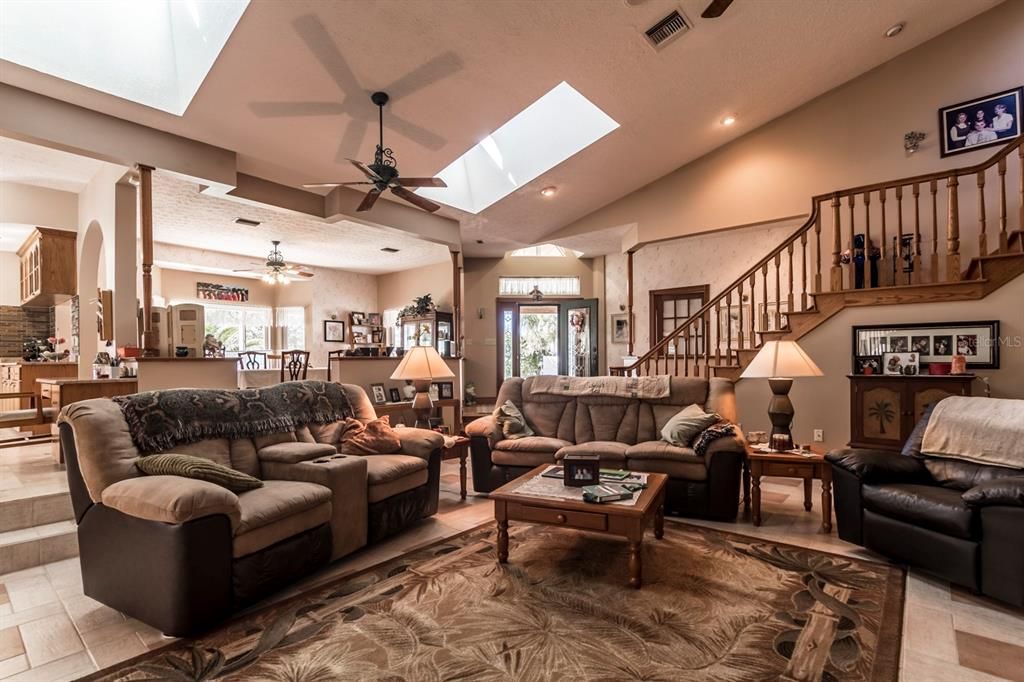 For Sale: $1,300,000 (4 beds, 4 baths, 3127 Square Feet)