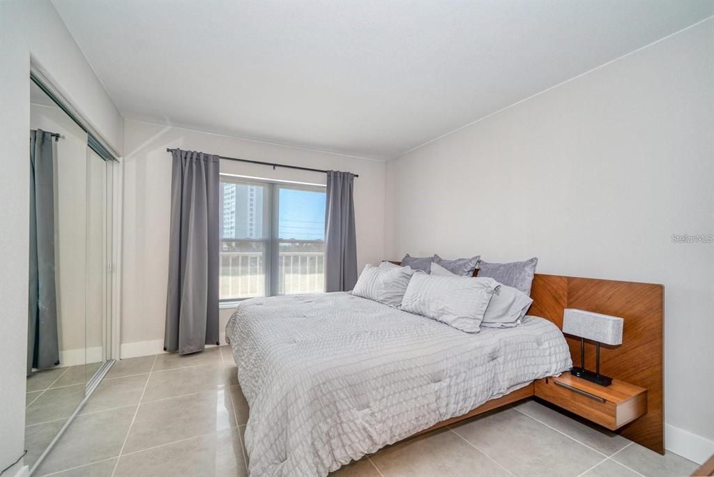 На продажу: $249,000 (2 спален, 2 ванн, 1090 Квадратных фут)