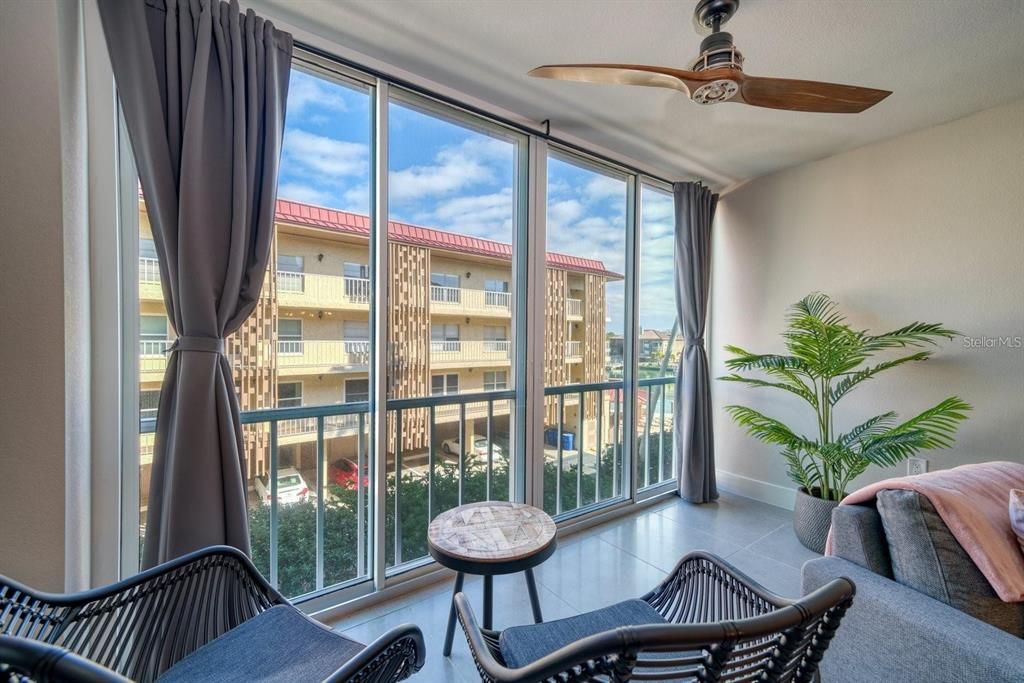 На продажу: $249,000 (2 спален, 2 ванн, 1090 Квадратных фут)