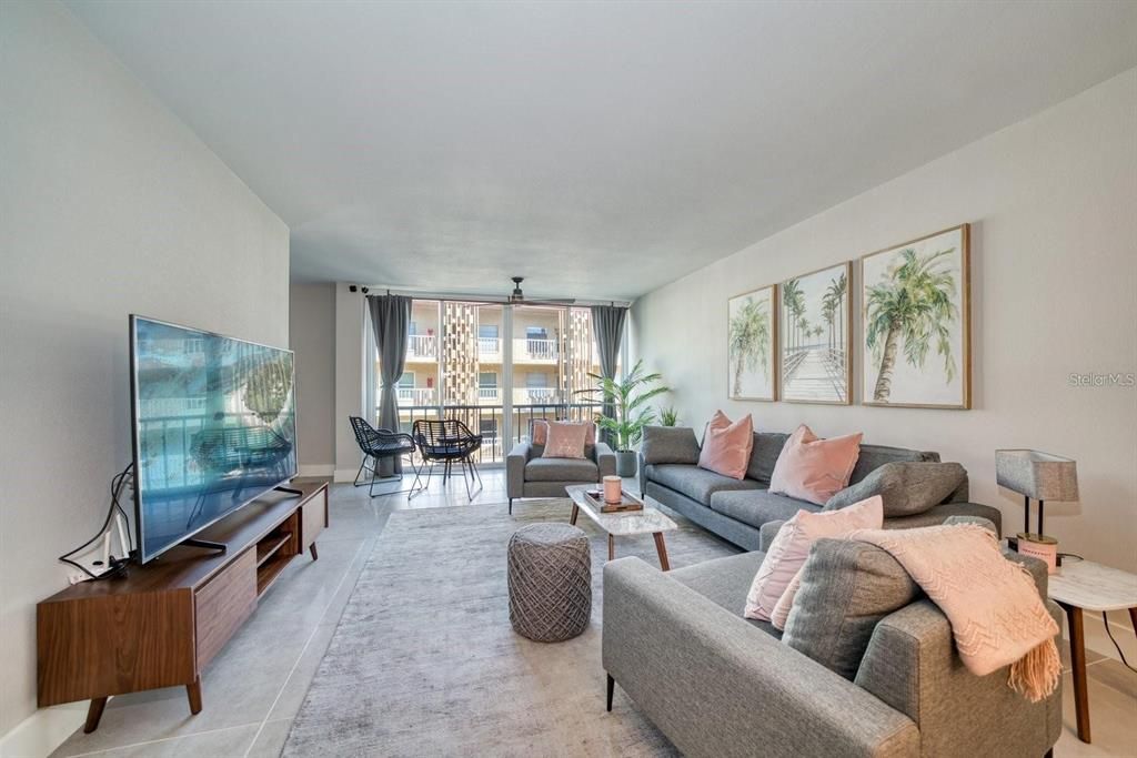 На продажу: $249,000 (2 спален, 2 ванн, 1090 Квадратных фут)