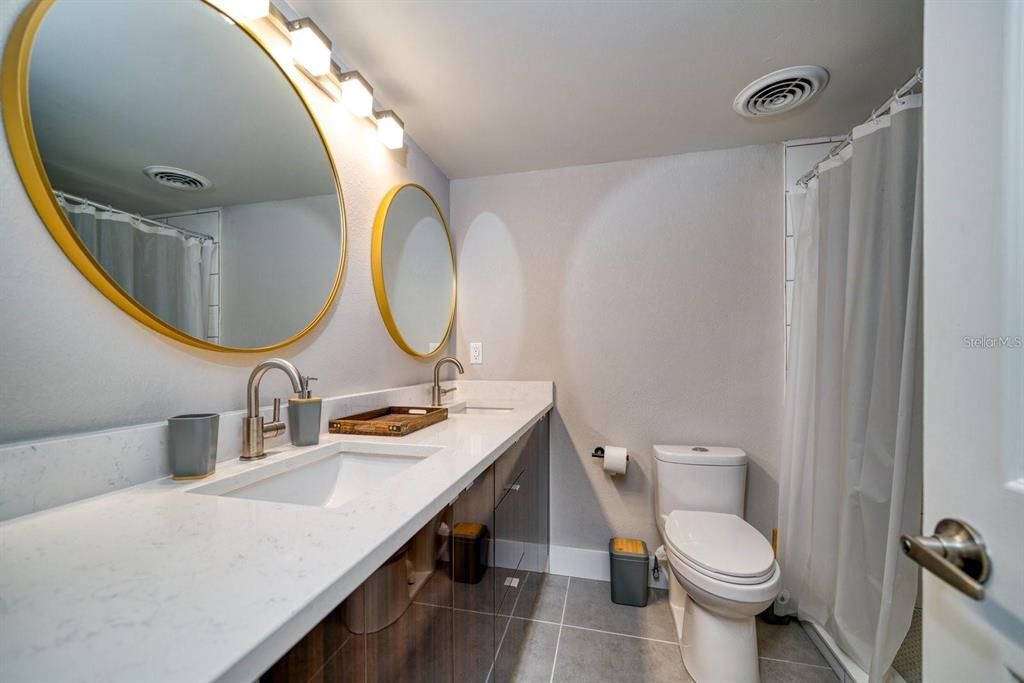 На продажу: $249,000 (2 спален, 2 ванн, 1090 Квадратных фут)