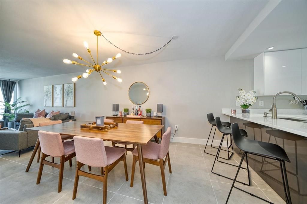 На продажу: $249,000 (2 спален, 2 ванн, 1090 Квадратных фут)