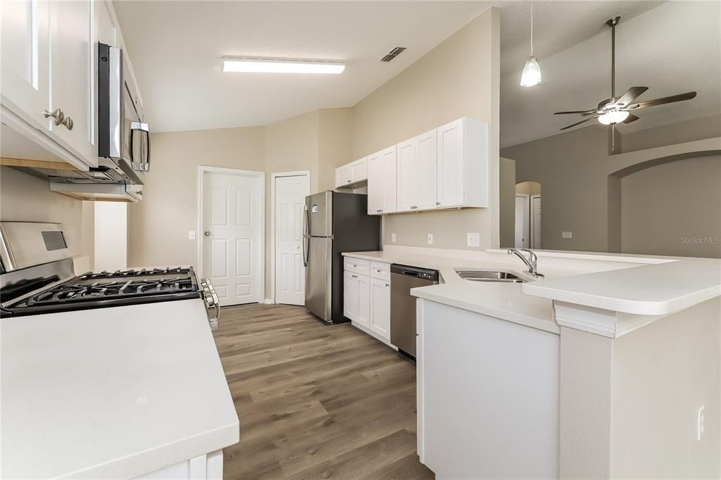 出租: $1,695 (3 贝兹, 2 浴室, 1412 平方英尺)