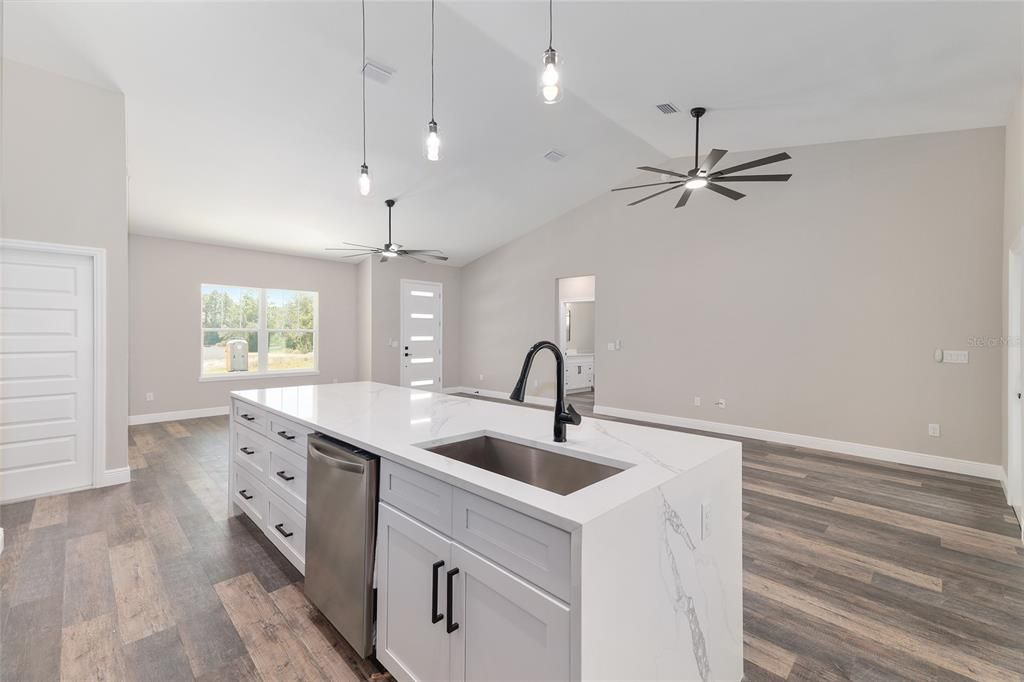 待售: $319,000 (3 贝兹, 2 浴室, 1724 平方英尺)