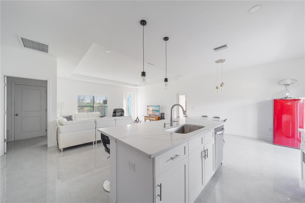 En Venta: $465,000 (3 camas, 2 baños, 1678 Pies cuadrados)