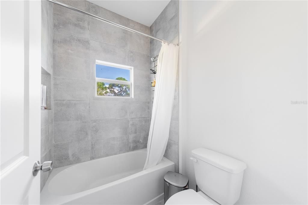 En Venta: $465,000 (3 camas, 2 baños, 1678 Pies cuadrados)