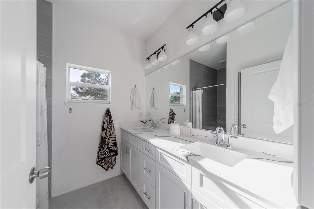 En Venta: $465,000 (3 camas, 2 baños, 1678 Pies cuadrados)