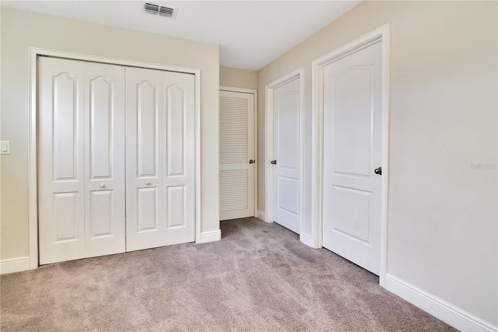 For Sale: $380,000 (4 beds, 4 baths, 2404 Square Feet)