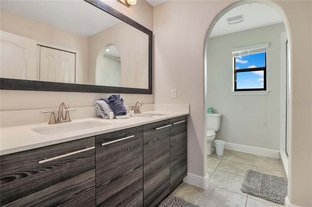 For Sale: $380,000 (4 beds, 4 baths, 2404 Square Feet)