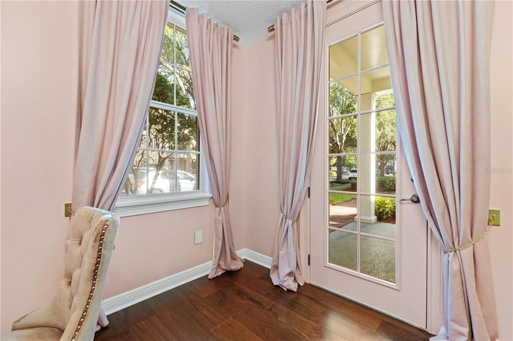 合同活跃: $1,398,000 (5 贝兹, 4 浴室, 3216 平方英尺)