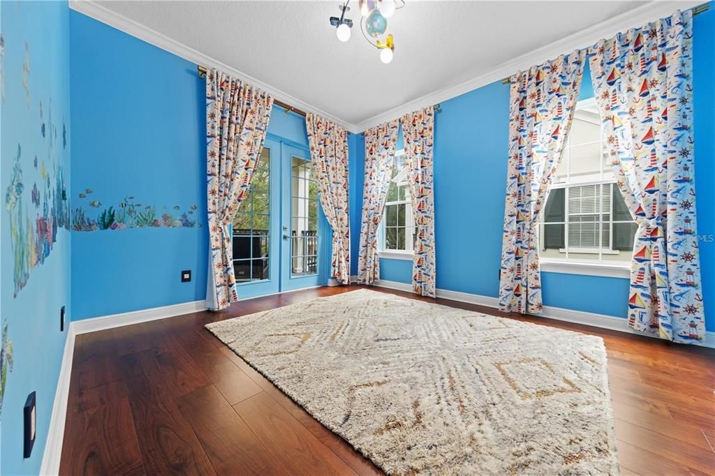 合同活跃: $1,398,000 (5 贝兹, 4 浴室, 3216 平方英尺)