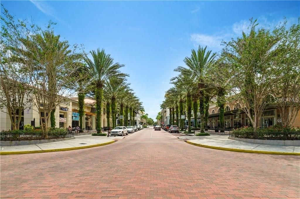 合同活跃: $1,398,000 (5 贝兹, 4 浴室, 3216 平方英尺)