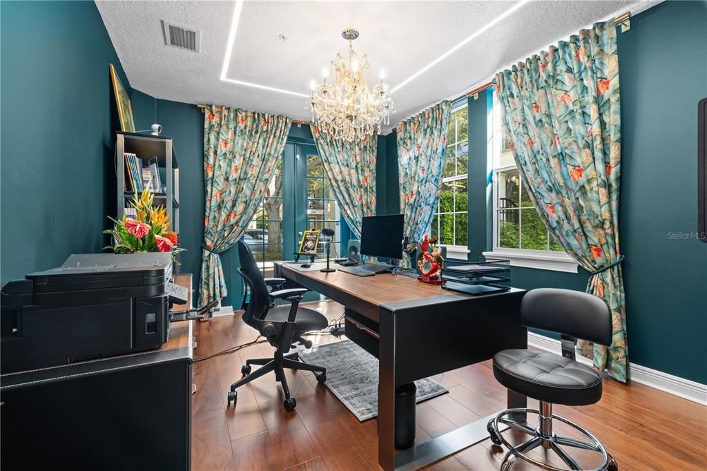 合同活跃: $1,398,000 (5 贝兹, 4 浴室, 3216 平方英尺)