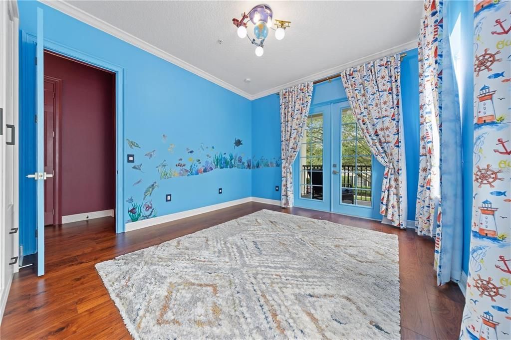 合同活跃: $1,398,000 (5 贝兹, 4 浴室, 3216 平方英尺)