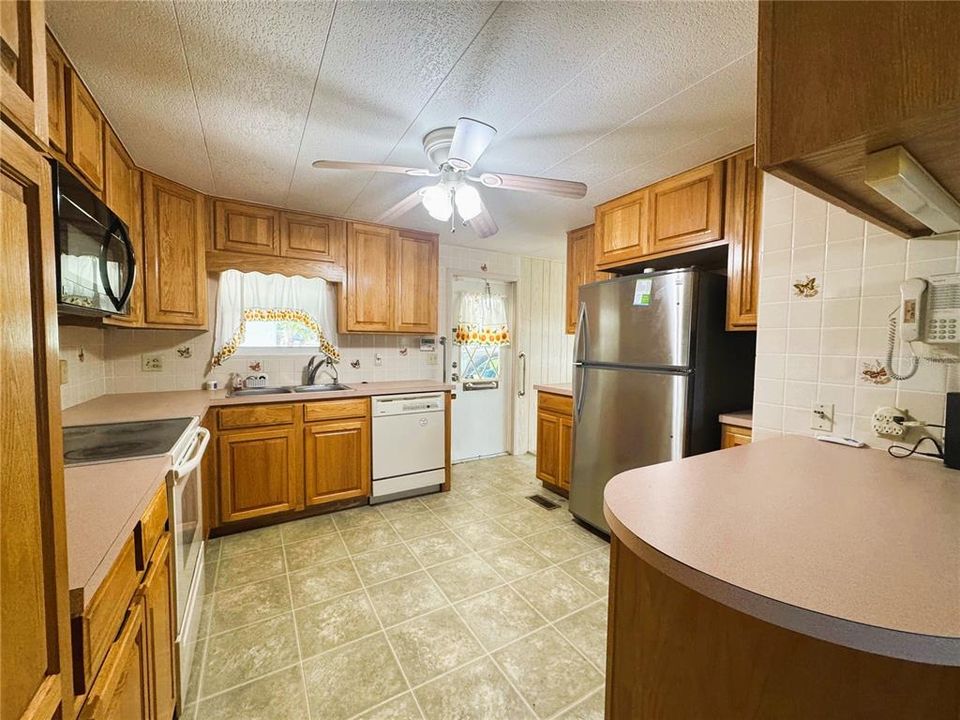 合同活跃: $114,900 (2 贝兹, 2 浴室, 1152 平方英尺)