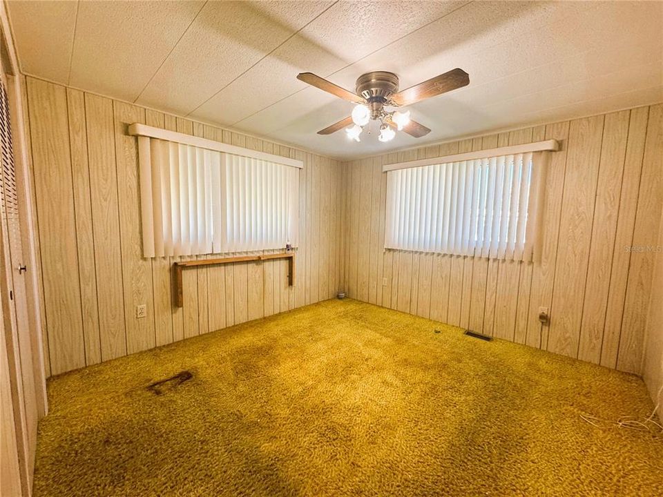 合同活跃: $114,900 (2 贝兹, 2 浴室, 1152 平方英尺)