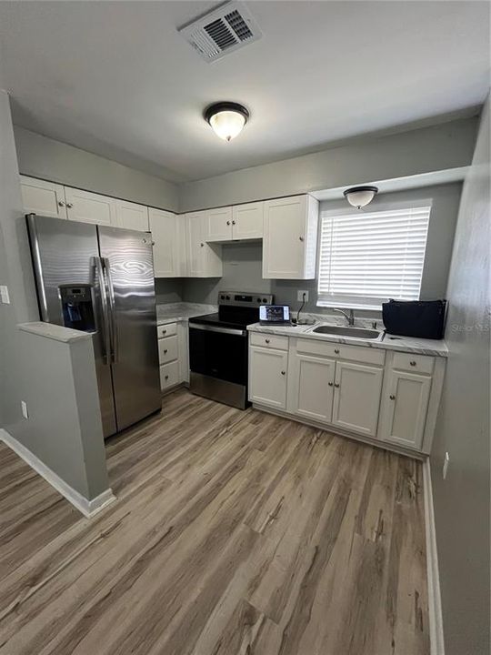 En Renta: $1,700 (3 camas, 2 baños, 1000 Pies cuadrados)