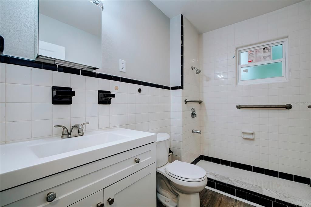 For Sale: $234,900 (2 beds, 1 baths, 1064 Square Feet)
