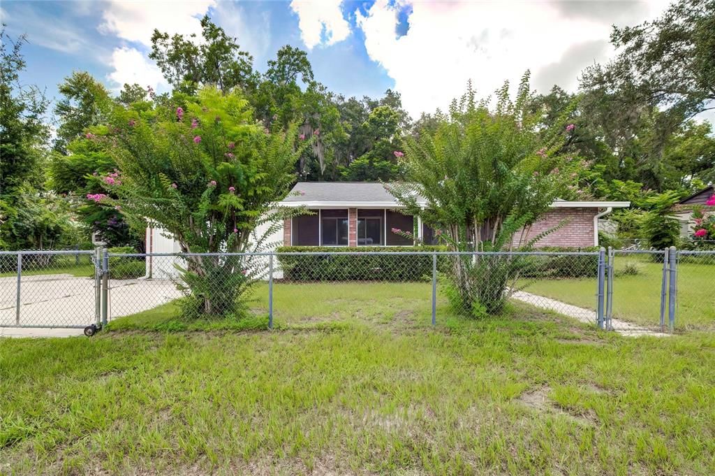 For Sale: $234,900 (2 beds, 1 baths, 1064 Square Feet)