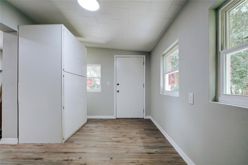 For Sale: $234,900 (2 beds, 1 baths, 1064 Square Feet)