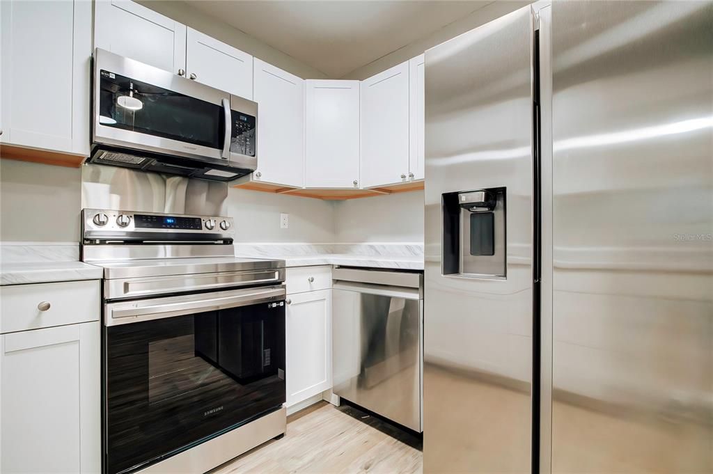 For Sale: $234,900 (2 beds, 1 baths, 1064 Square Feet)