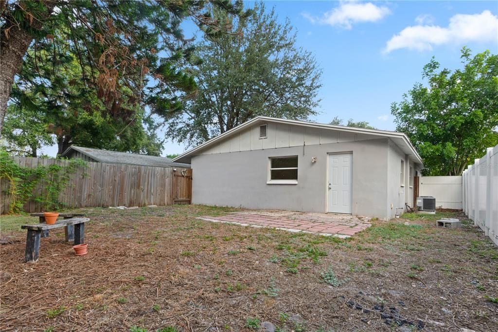 For Rent: $1,400 (2 beds, 1 baths, 900 Square Feet)