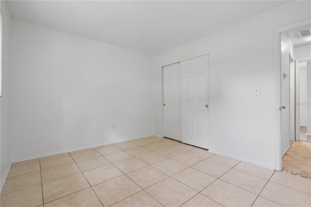 For Rent: $1,400 (2 beds, 1 baths, 900 Square Feet)