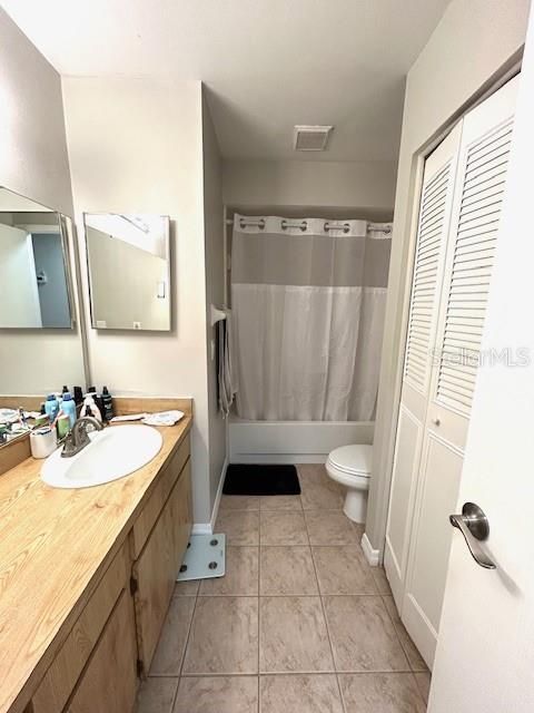 Active With Contract: $272,000 (2 beds, 2 baths, 936 Square Feet)