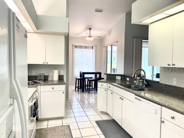 В аренду: $2,600 (4 спален, 2 ванн, 2064 Квадратных фут)