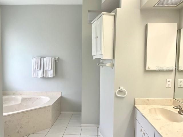 В аренду: $2,600 (4 спален, 2 ванн, 2064 Квадратных фут)