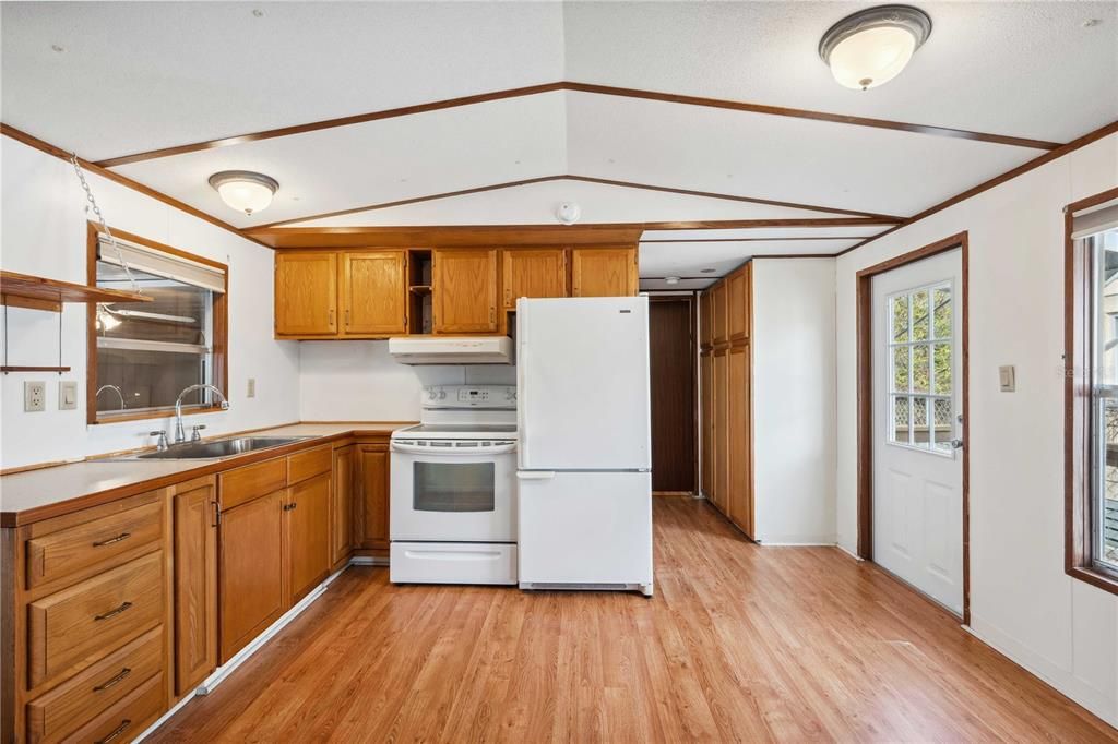 На продажу: $124,500 (2 спален, 2 ванн, 976 Квадратных фут)