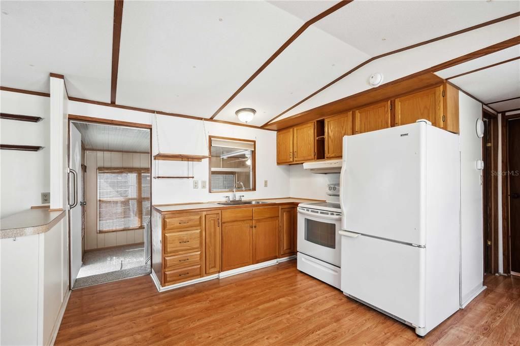 На продажу: $124,500 (2 спален, 2 ванн, 976 Квадратных фут)