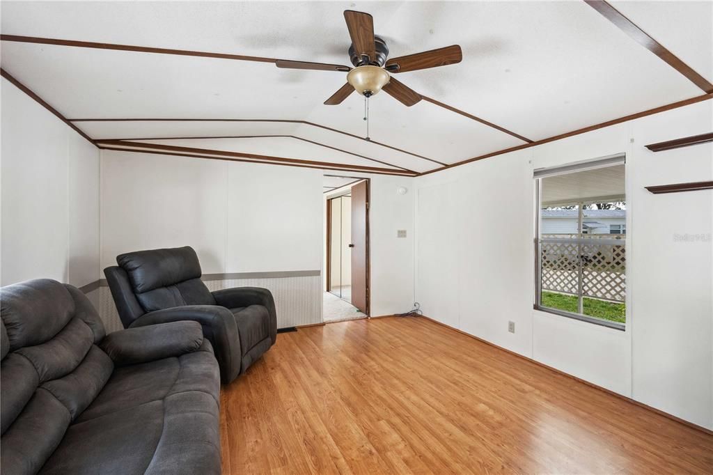 На продажу: $124,500 (2 спален, 2 ванн, 976 Квадратных фут)