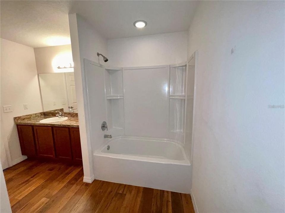 For Rent: $1,990 (3 beds, 2 baths, 1582 Square Feet)