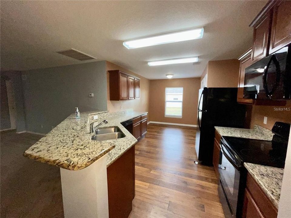 For Rent: $1,990 (3 beds, 2 baths, 1582 Square Feet)