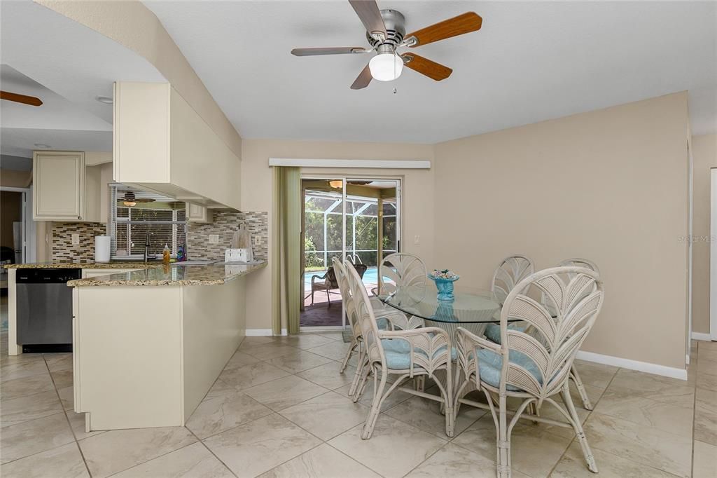 合同活跃: $399,000 (3 贝兹, 2 浴室, 1495 平方英尺)