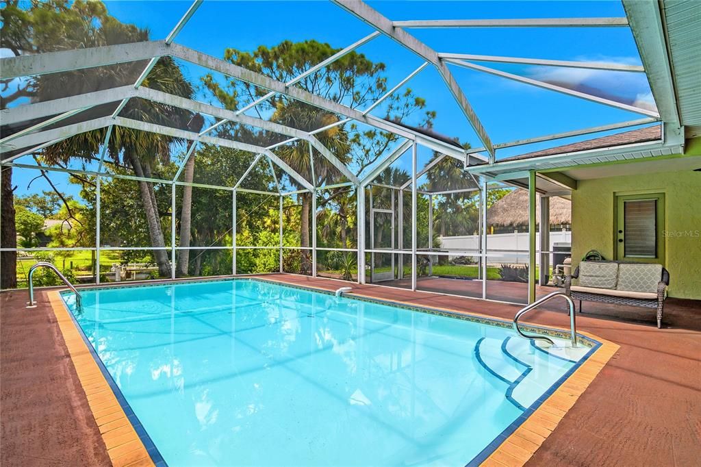 合同活跃: $399,000 (3 贝兹, 2 浴室, 1495 平方英尺)