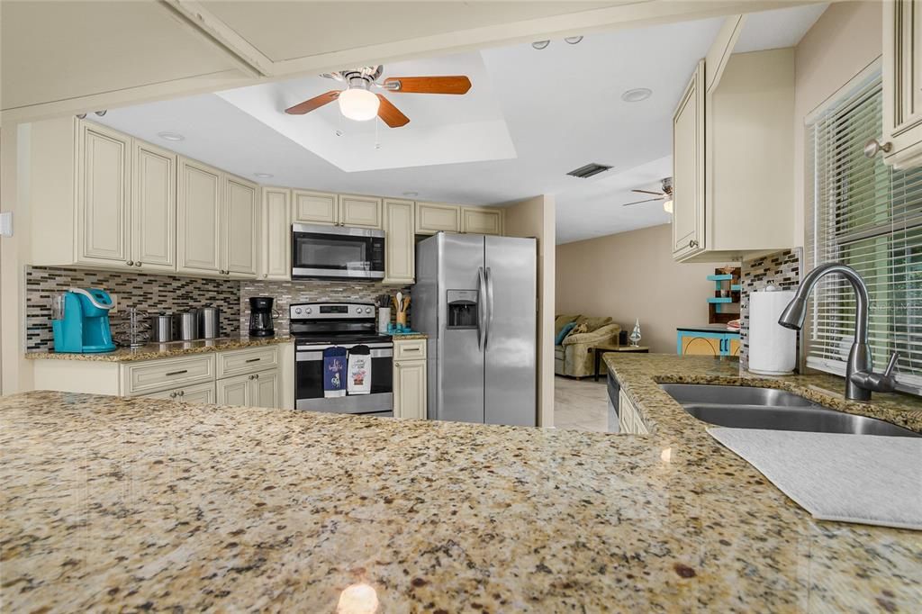 合同活跃: $399,000 (3 贝兹, 2 浴室, 1495 平方英尺)