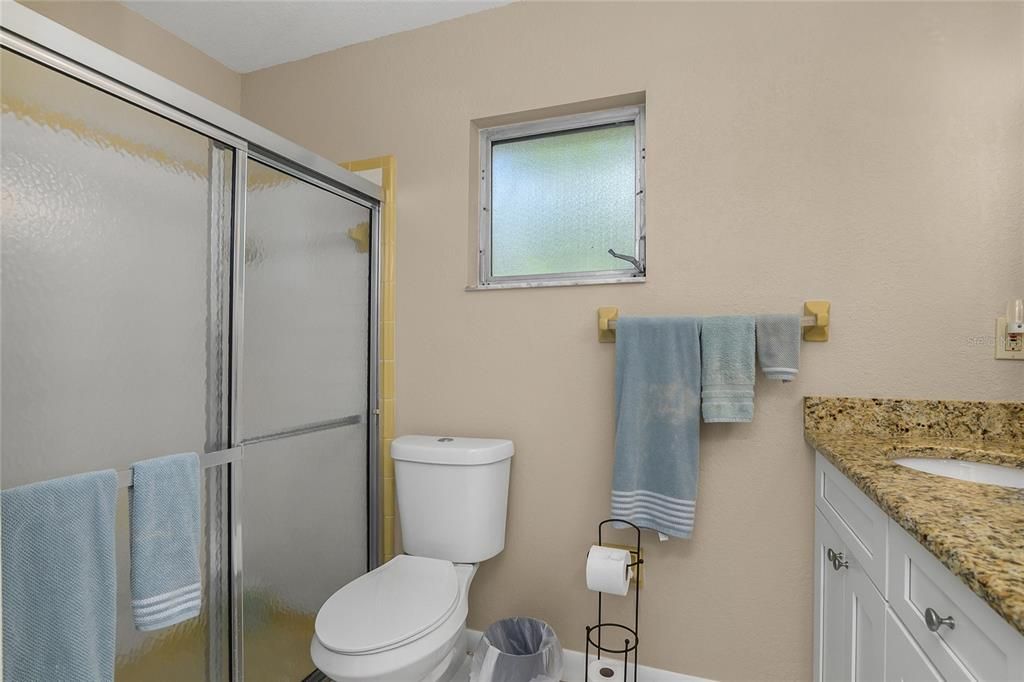 合同活跃: $399,000 (3 贝兹, 2 浴室, 1495 平方英尺)