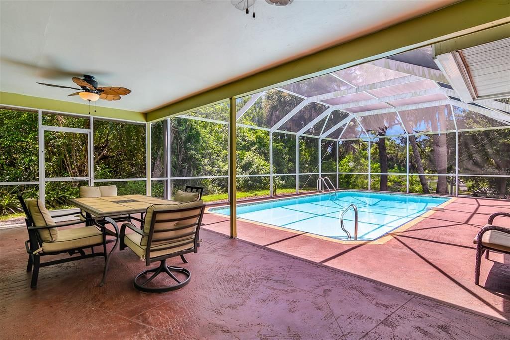 合同活跃: $399,000 (3 贝兹, 2 浴室, 1495 平方英尺)