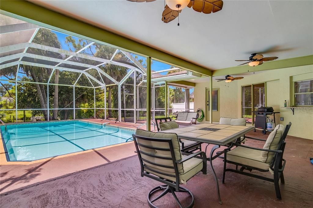 合同活跃: $399,000 (3 贝兹, 2 浴室, 1495 平方英尺)