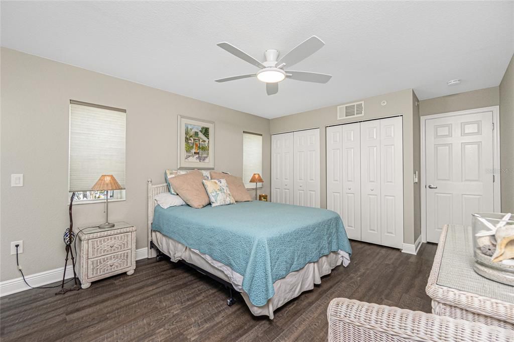 Active With Contract: $499,900 (2 beds, 2 baths, 1357 Square Feet)