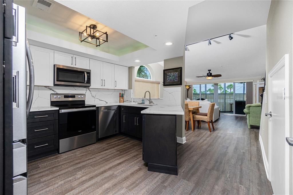 Active With Contract: $499,900 (2 beds, 2 baths, 1357 Square Feet)