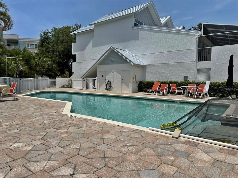 Active With Contract: $499,900 (2 beds, 2 baths, 1357 Square Feet)