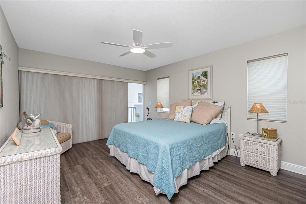 Active With Contract: $499,900 (2 beds, 2 baths, 1357 Square Feet)