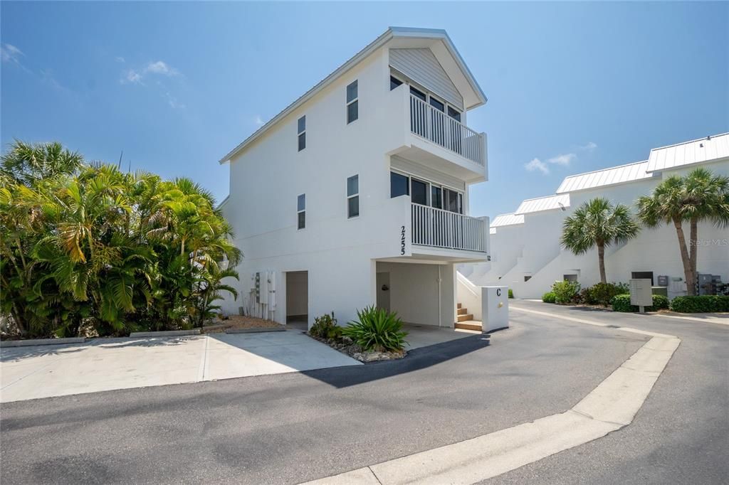 Active With Contract: $499,900 (2 beds, 2 baths, 1357 Square Feet)