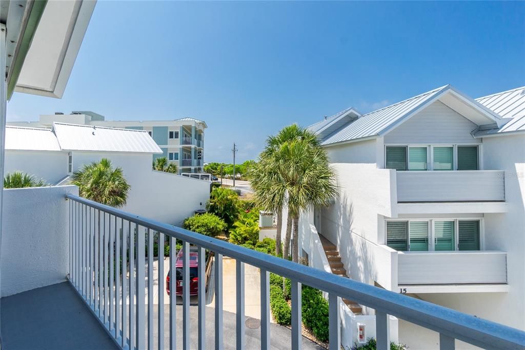 Active With Contract: $499,900 (2 beds, 2 baths, 1357 Square Feet)