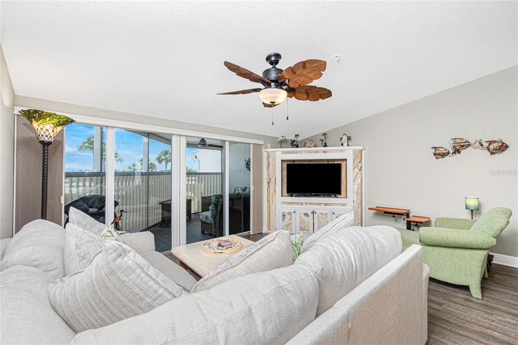 Active With Contract: $499,900 (2 beds, 2 baths, 1357 Square Feet)