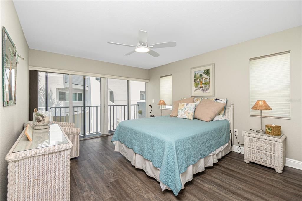 Active With Contract: $499,900 (2 beds, 2 baths, 1357 Square Feet)