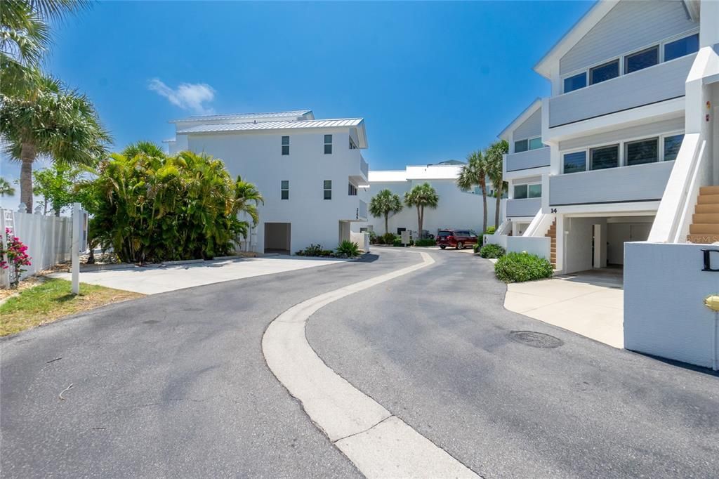 Active With Contract: $499,900 (2 beds, 2 baths, 1357 Square Feet)